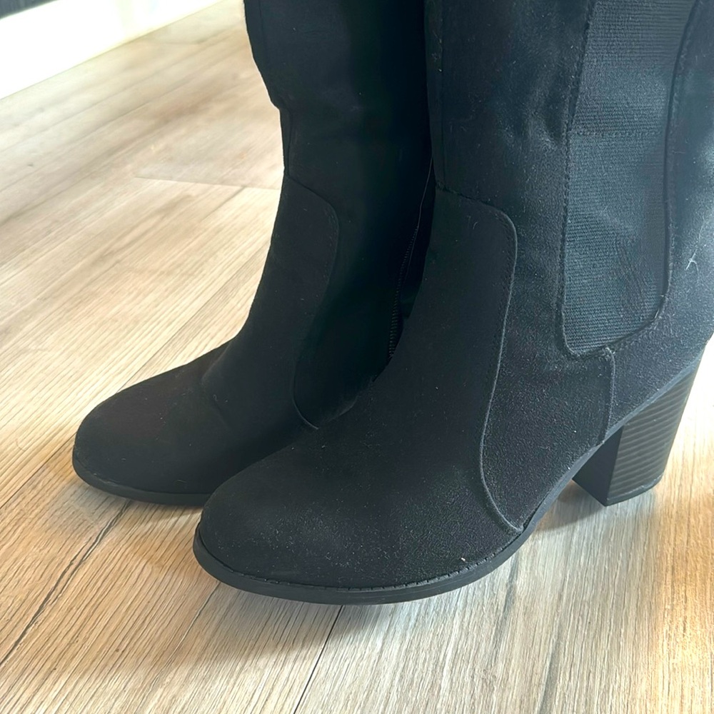 Everyday black boot!